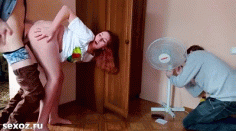 Украинский куколд не заметил изменяющую жену в соседней комнате